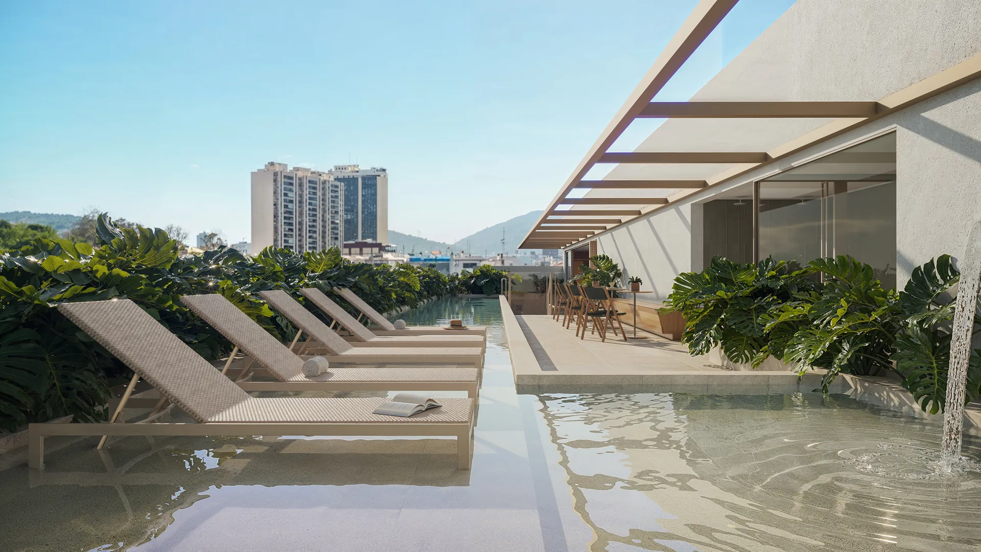 Pool with panoramic view — Soul Rio Flamengo