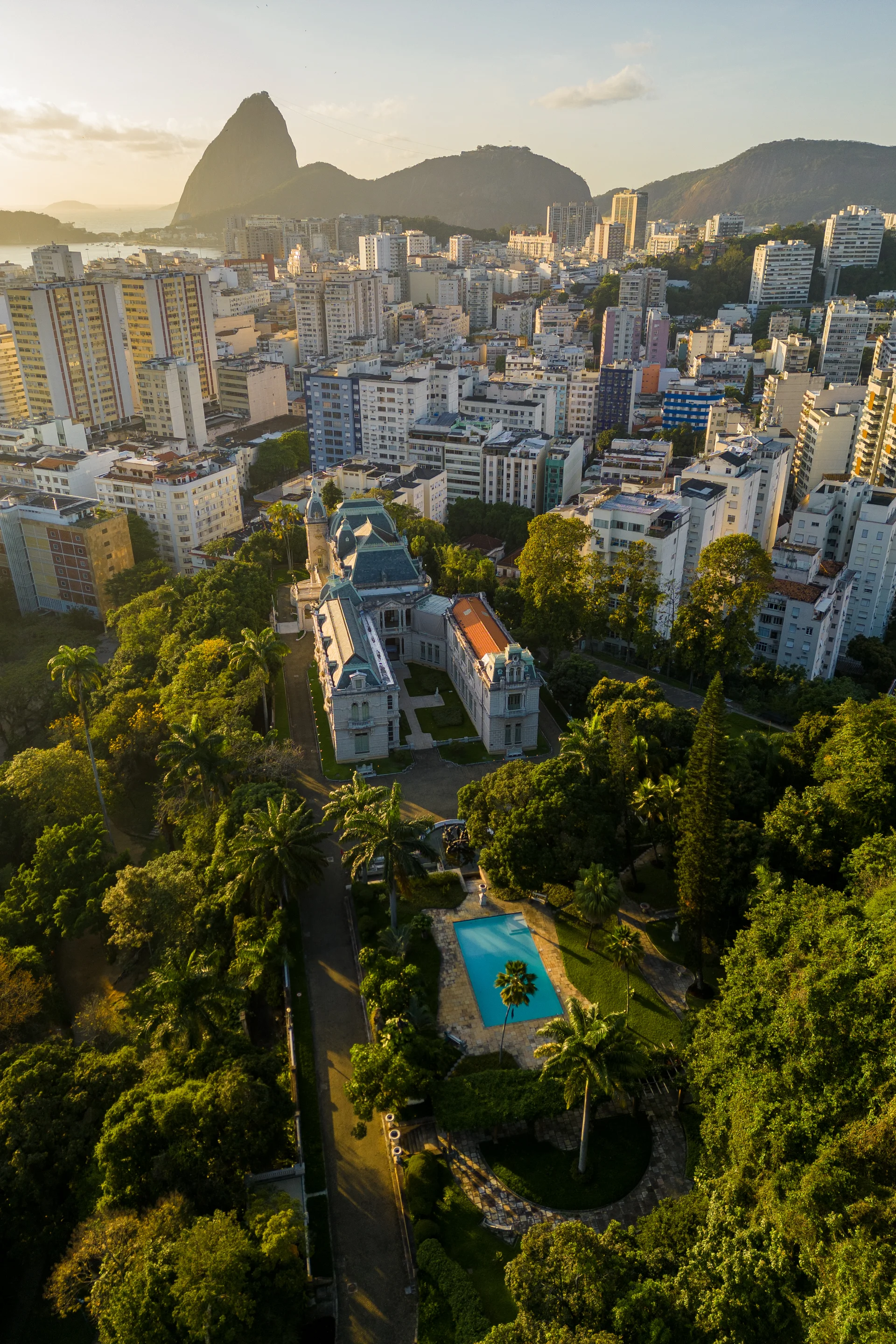 Palácio Laranjeiras — Living in Laranjeiras